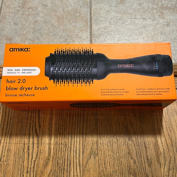 Amika Blow Dryer Brush - NEW! - Picture 1 of 3